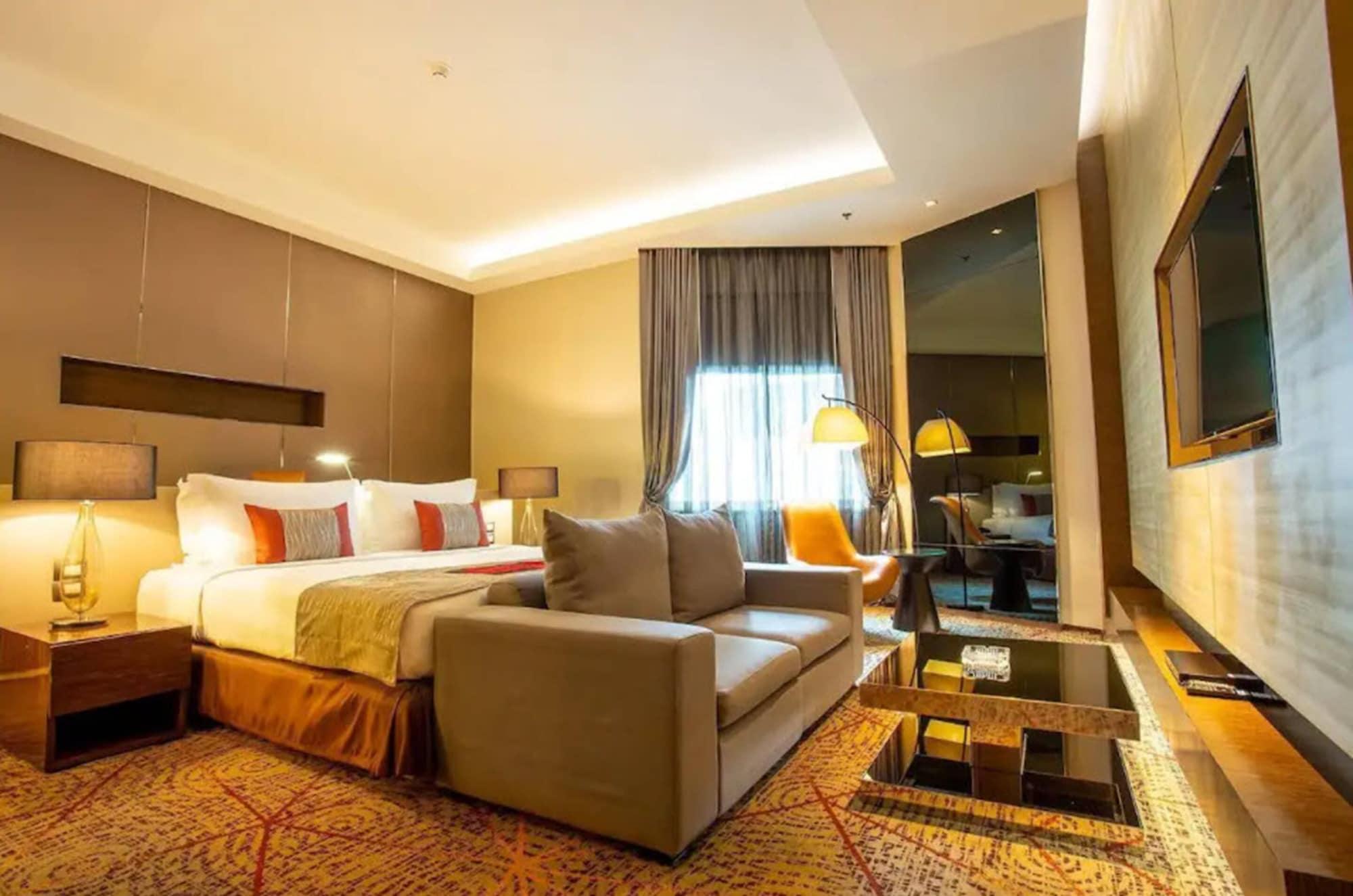 Graceland Bangkok By Grace Hotel - Sha Extra Plus Kültér fotó