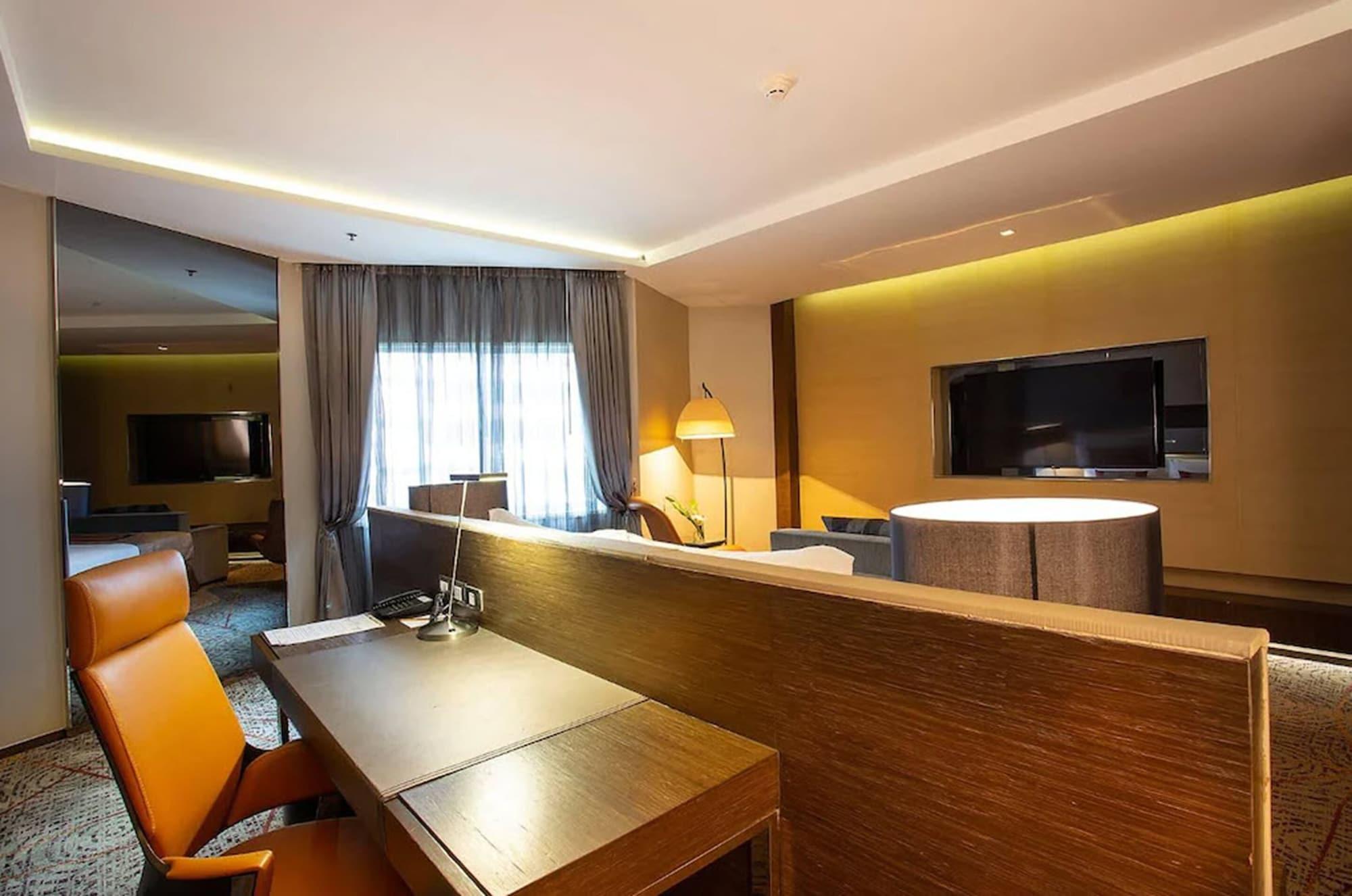 Graceland Bangkok By Grace Hotel - Sha Extra Plus Kültér fotó